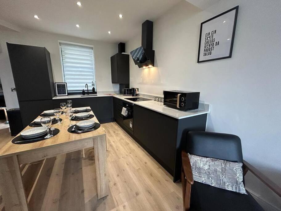 Caernarfon Modern Townhouse Snowdonia Villa ภายนอก รูปภาพ